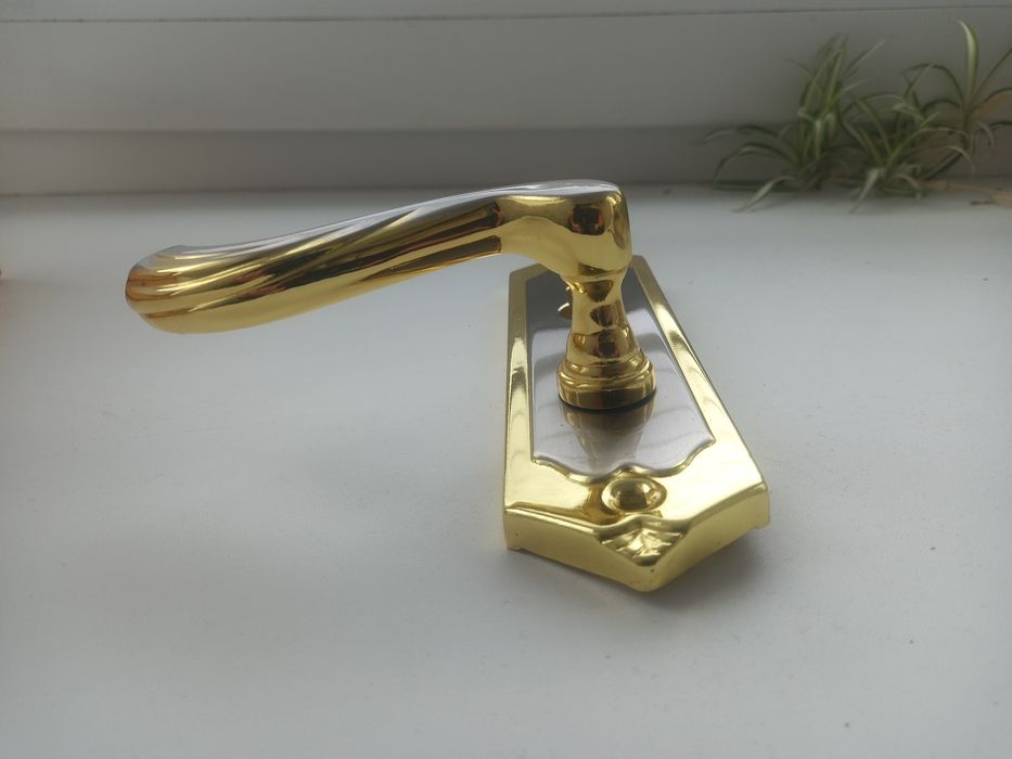 Продам комплект фурнітури до дверей