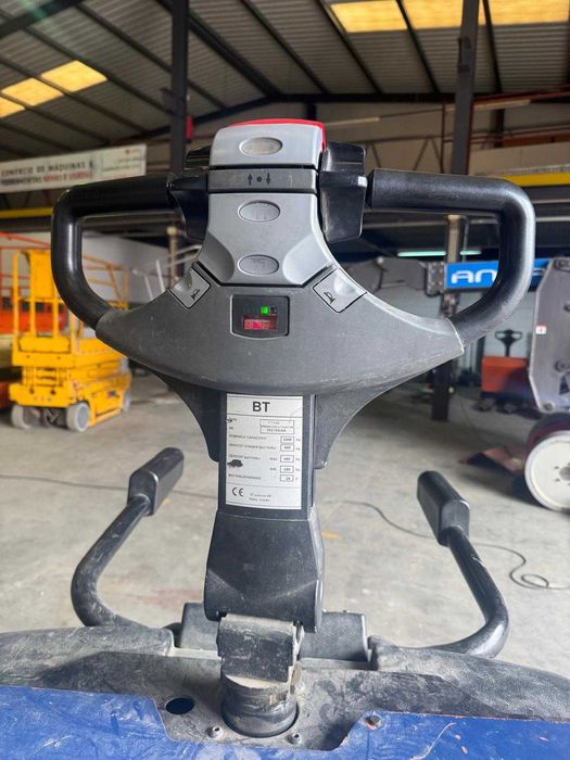 Porta paletes apeado elétrico (Usado)