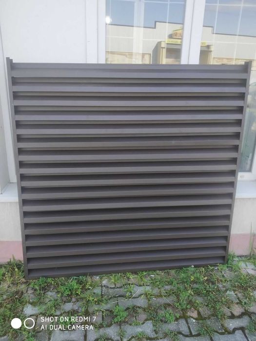 Огорожі типу ранчо, жалюзі.