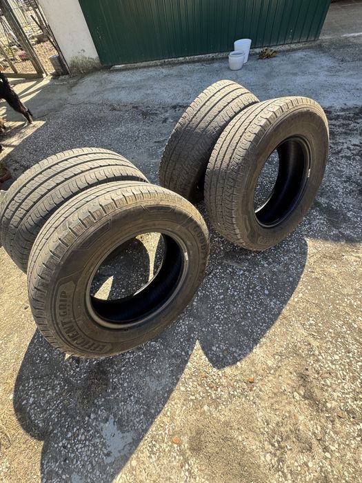 Pneus Goodyear * 215 70 r15 * Autocaravana