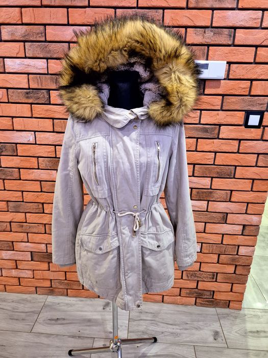 Beżowa kurtka zimowa parka