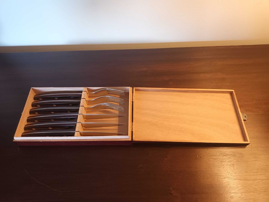 Conjunto 3 garfos e faca Jero