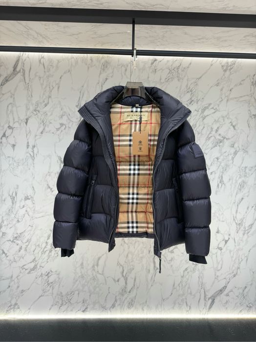 Granatowa zimowa kurtka puchowa burberry