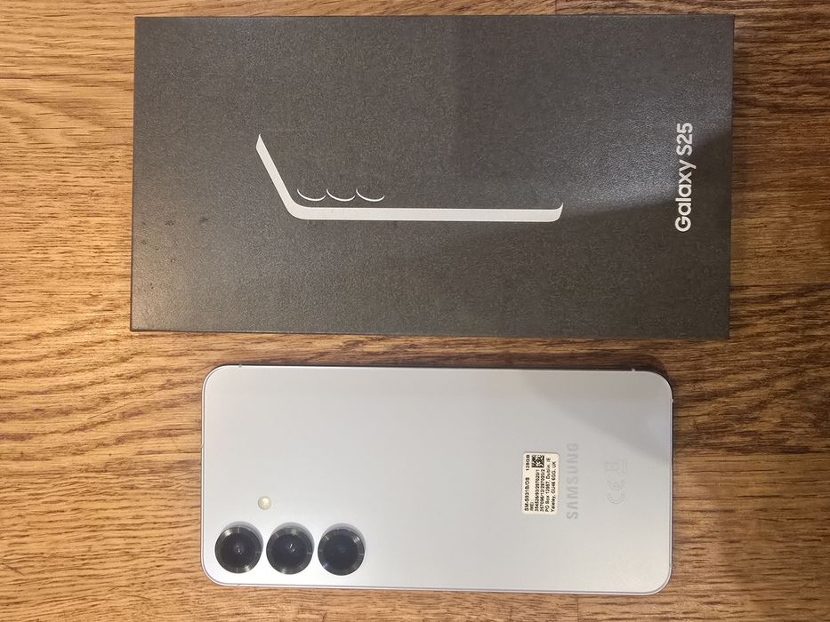 Telefon SAMSUNG s25 128Gb Bateria 100% Stan prawie jak nowy.