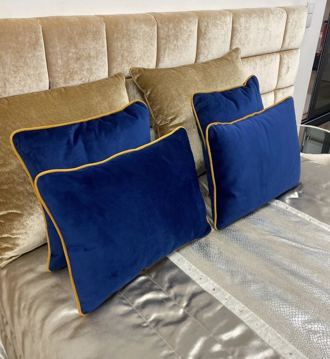 Almofadas em cetim 45x45 e 35x50 com debroo rectangular 18€ quadra 15€