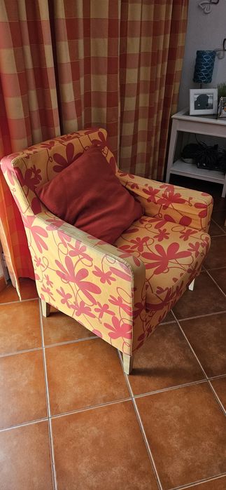 Cadeirão cor de laranja