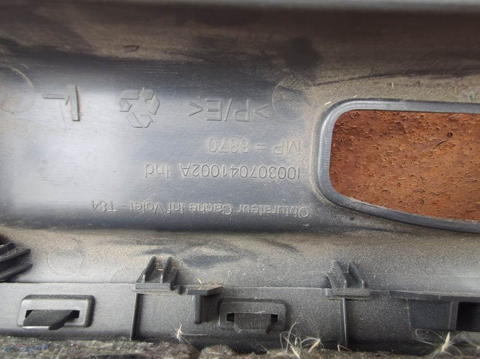 Продам пластик, обшивка кришки багажника peugeot 3008