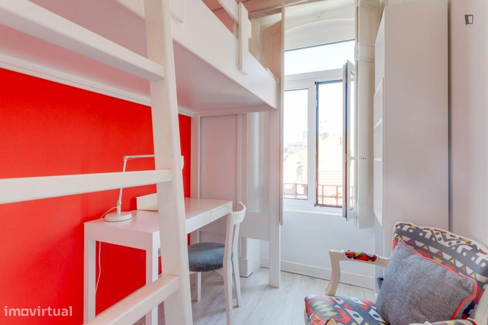 Quarto - localizado em Campolide Lisbon