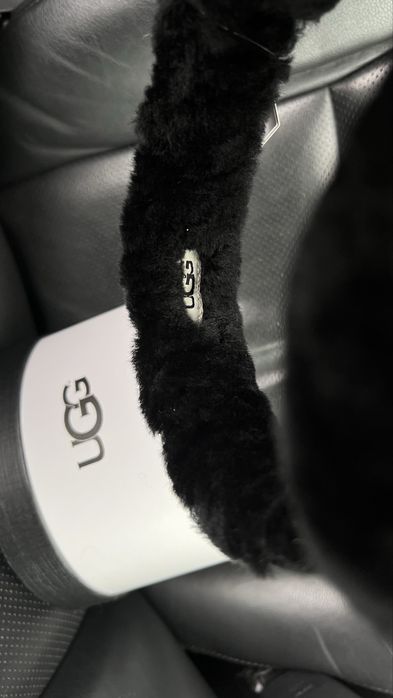 Чорні навушники ugg в наявності