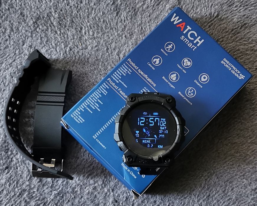 Smartwatch w typie G-Shocka, sportowy wygląd, duży, masywny, nowy