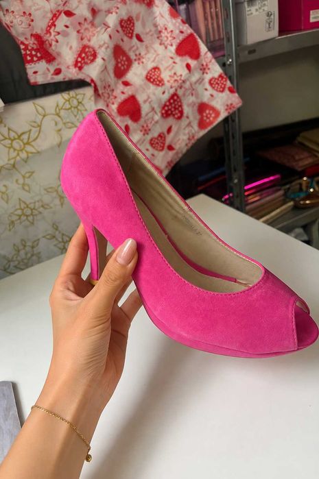 Lote de sapatos compostos por 12 pares de calçado novos, ideais para revenda online, lojas e feiras