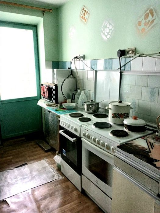 Продам гарну  кімнату з ремонтом та меблями!Світло не відключають!