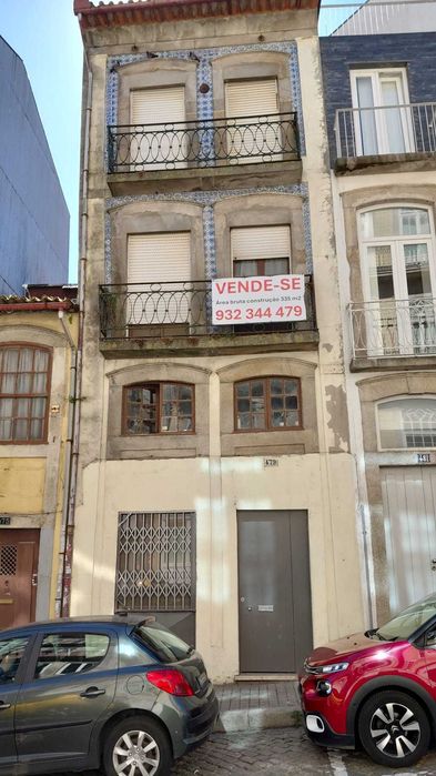prédio na rua do almada, no porto (à camara do porto)