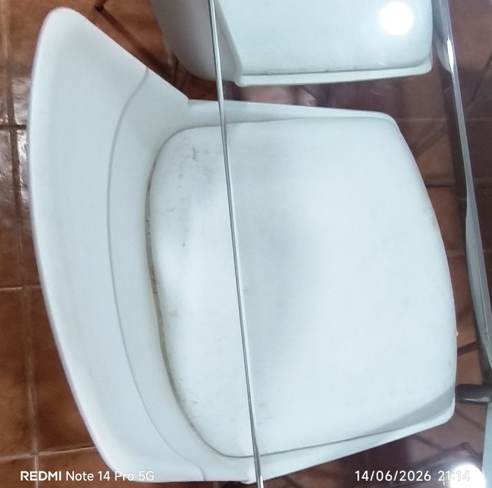 Mesa de cozinha ou sala de jantar.
