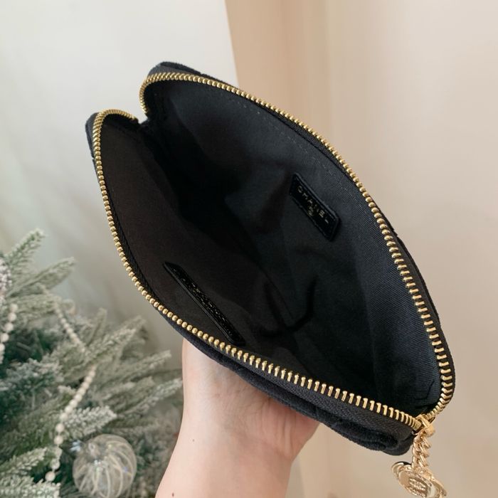 Оксамитова косметичка Chanel