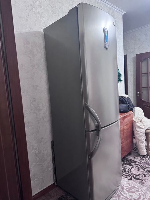 Холодильник LG двух метровый