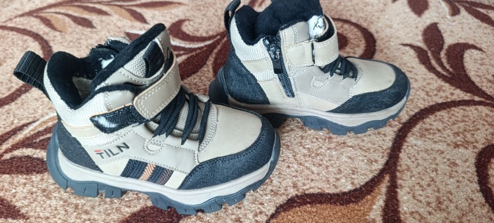 Продам зимову курточку на хлопчика. Зріст 104см