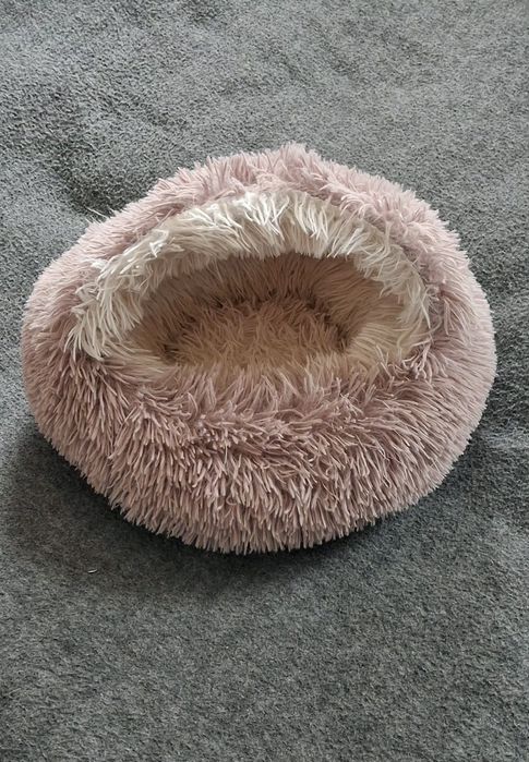 Продам лежанку для собак и котов.