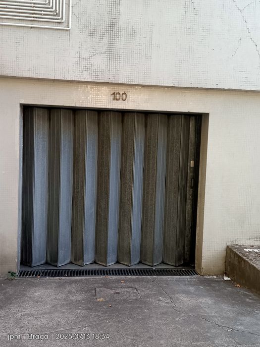 Garagem Braga, fechada.