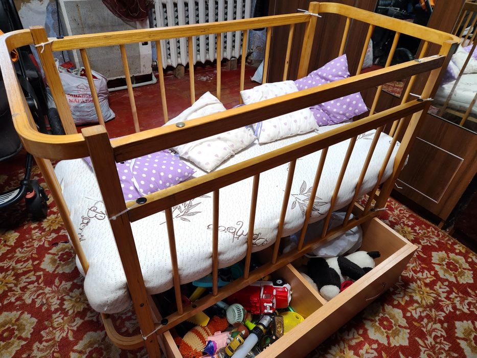Продам дитячу кроватку в доброму стані