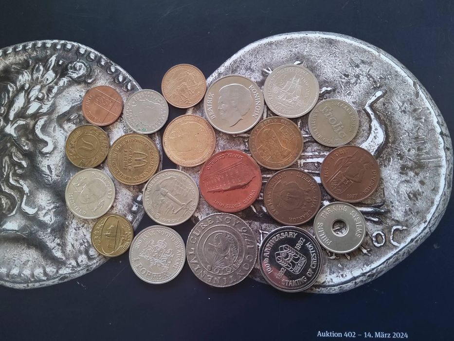 24726# Lote 20 medalhas/tokens estrangeiras (incui 1 copy assinalada)