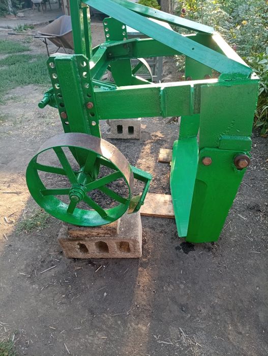 Плуг (скоба)  викопачний навісний.