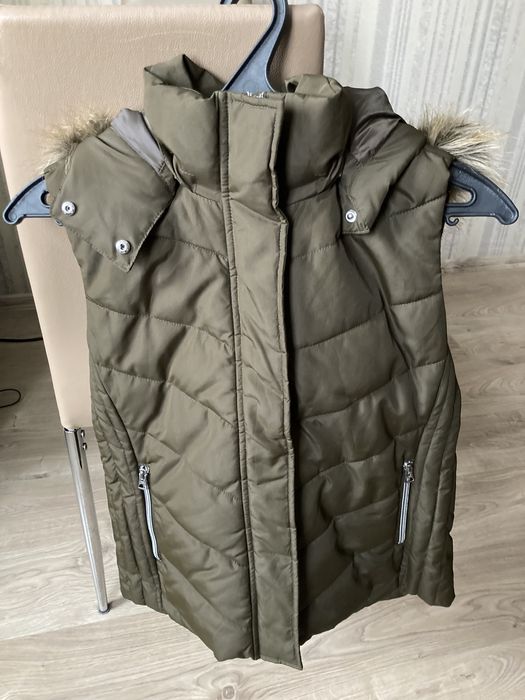 Женская демисезонная жилетка р. 40 H&M