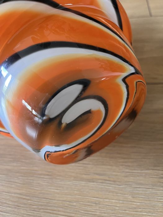 Wazon o pieknym wybarwieniu