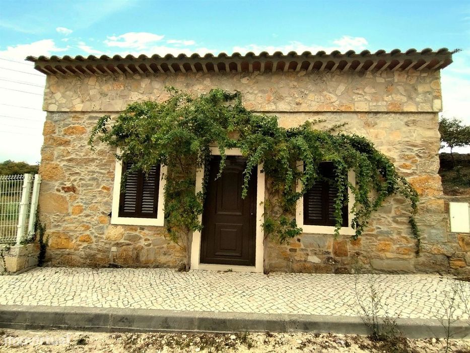 Moradia T1+1 / Terreno / Reguengo do Fétal / Batalha