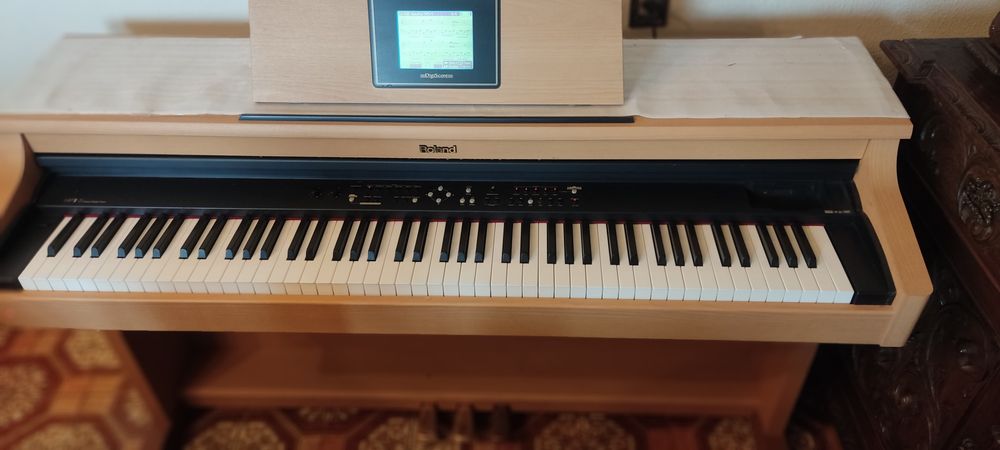 Piano Digital Semi-novo Roland