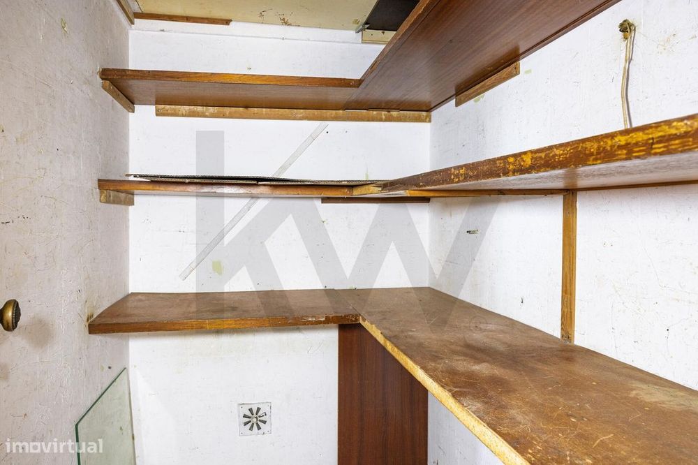 T2 Em Miratejo | Corroios | 1.º Andar | Potencial Para Remodelação Tot