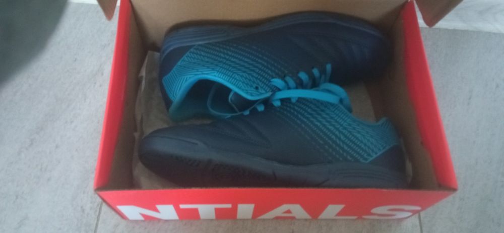 Buty chłopięce roz 38  ( nowe )