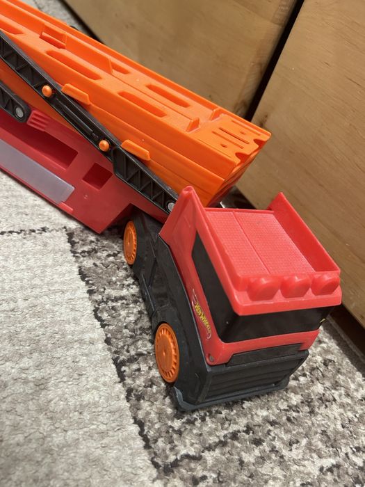 Hot wheels Мега-транспортер