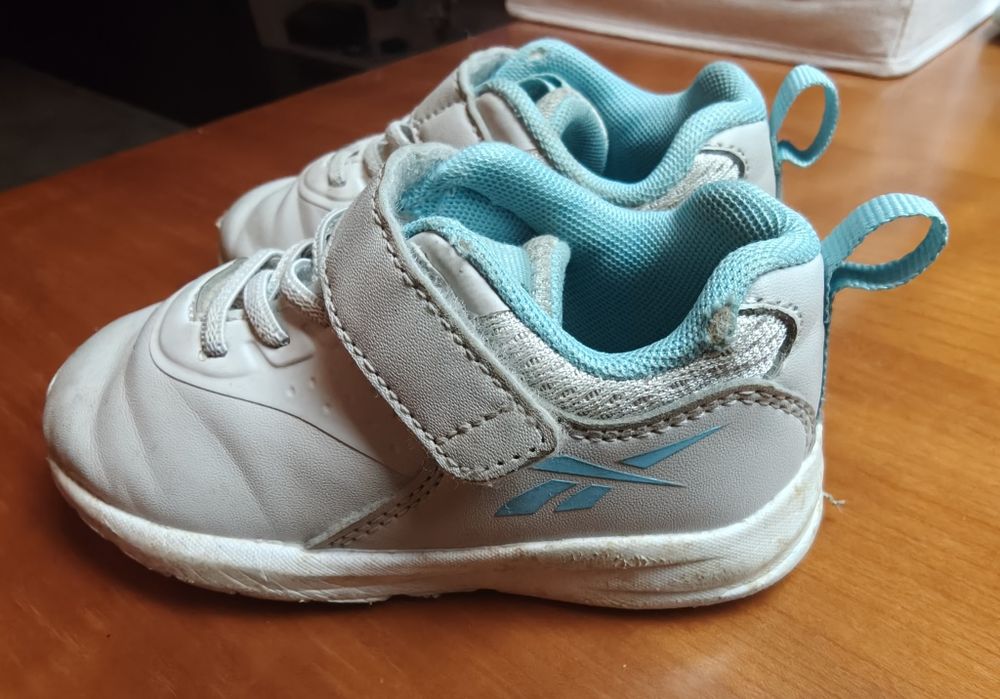 Lote 9 pares sapatilhas/sapatos criança (T18–25) Adidas, Puma, NB, Ree