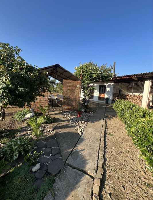 Затишний будинок біля Чорної Гори.