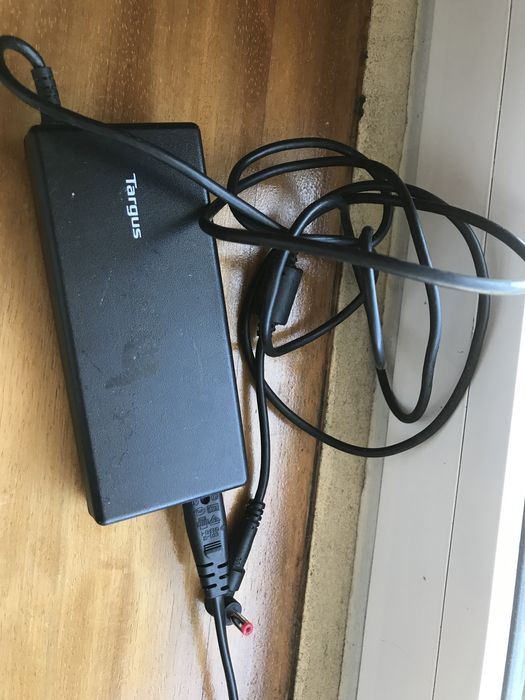 Carregador HP /outro universal marca targus com ficha toshiba