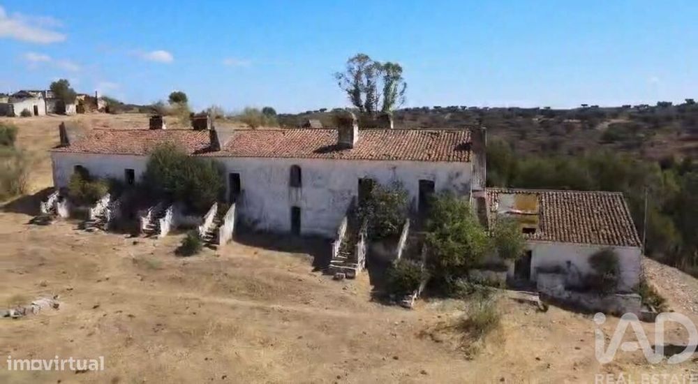 Propriedade em Alandroal, São Brás dos Matos e Juromenha de 1200 m2