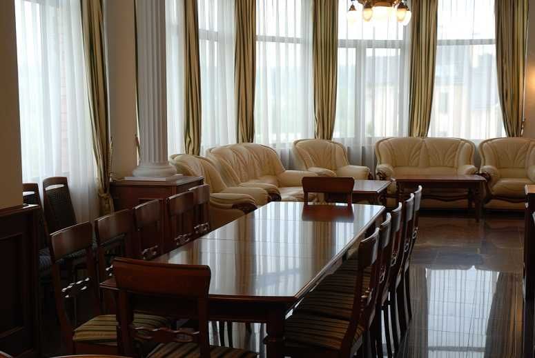 Дом 800 кв.Бассейн ,сауна,бильярд, генератор.До 20 человек