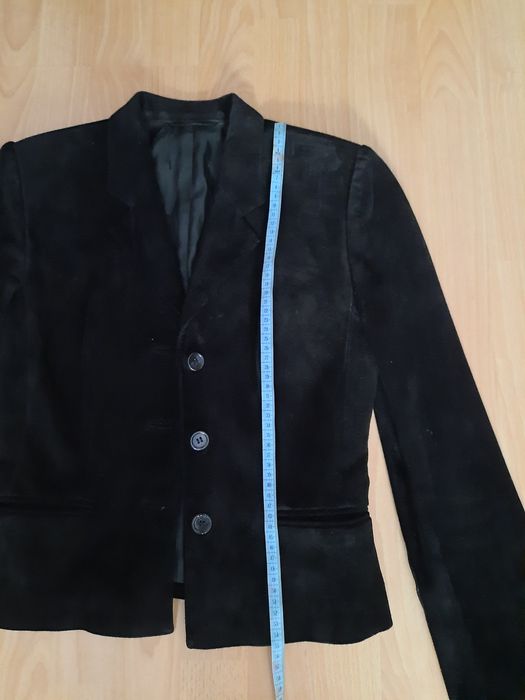 Женский замшевый костюм с юбкой