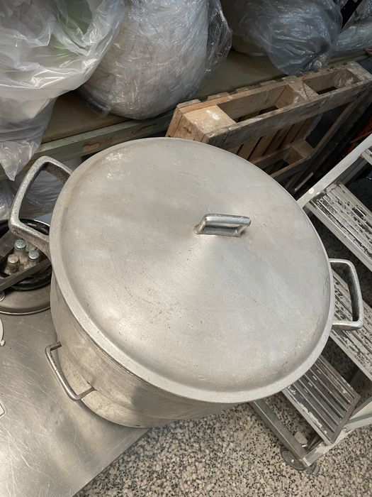 Tachos e panelas em aluminio fundido