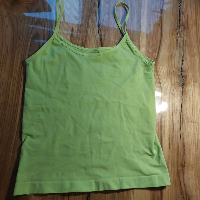 Спортивний зелений топ