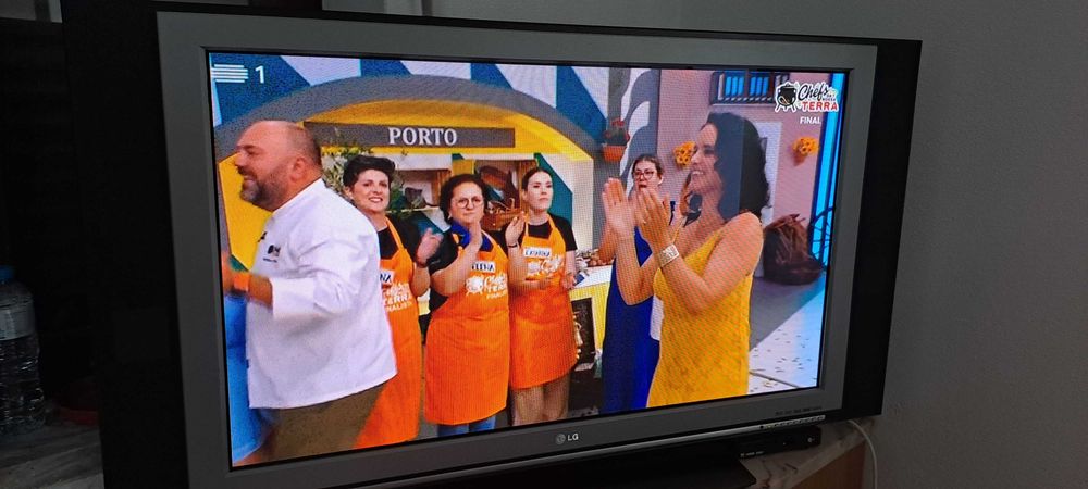 SÓ 10 EUROS - TV LG 42 polegadas com HDMI (peças ou reparar)