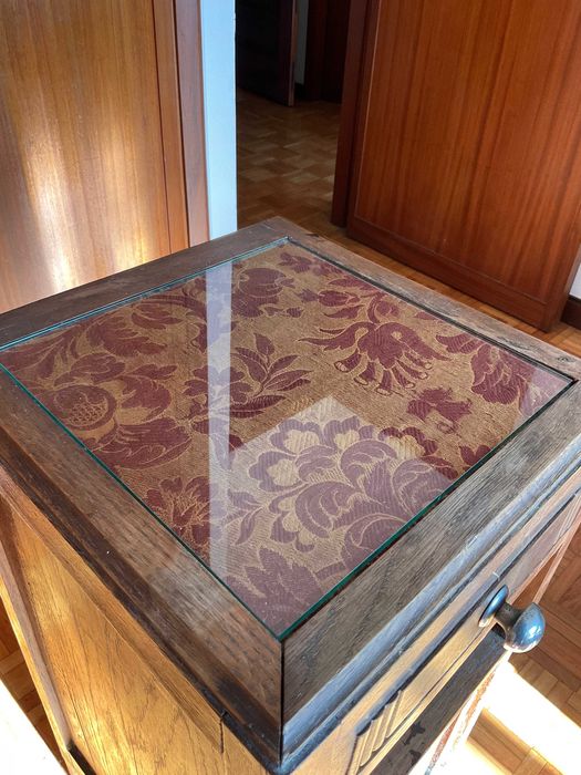 Mesa de cabeceira cúbica vintage cómoda em madeira bom estado art deco