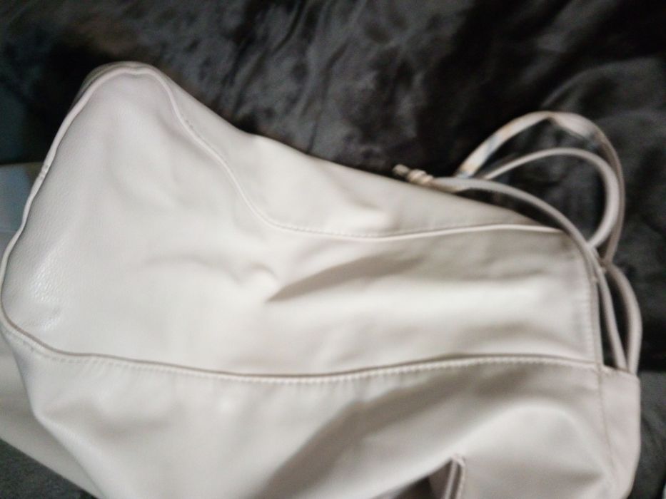 33. Duża torebka damska