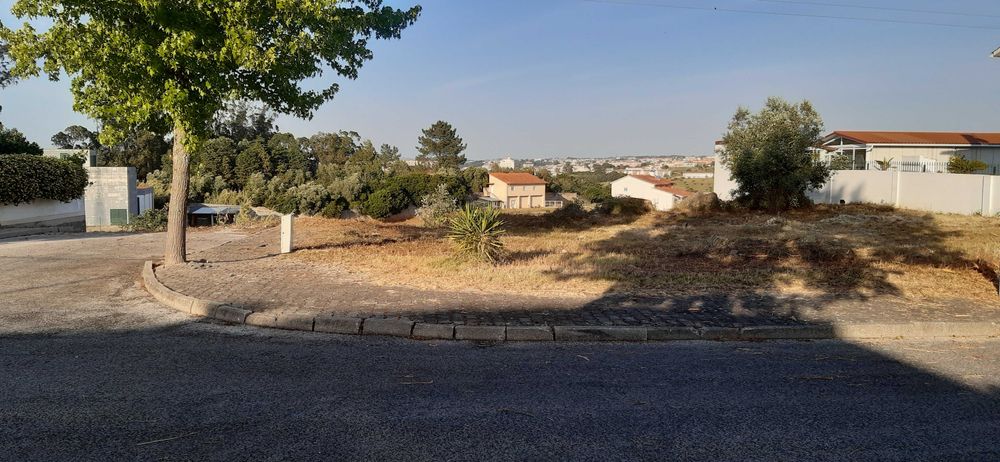 Lote para construção, zona de Santa Clara, em Leiria.