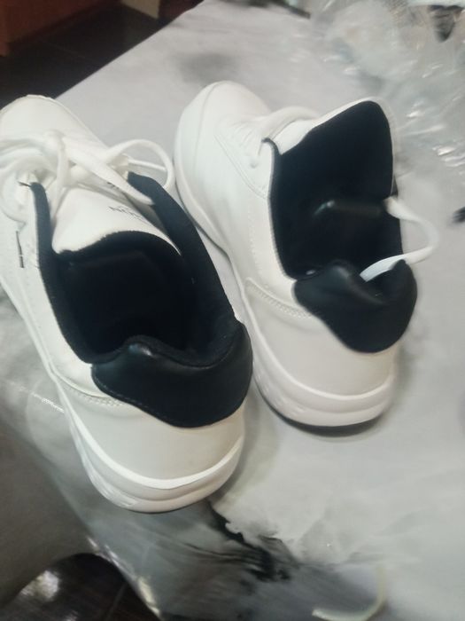 продам нові кросівки. Продаю бо не підійшов розмір. Легкі літні еросов