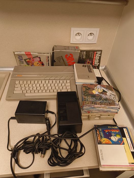 SPRZEDAM – Kompletny zestaw ATARI 65XE + DUŻA kolekcja gier i akcesoriów!