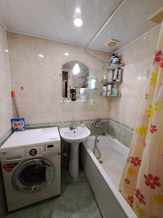 Аренда 2 ком.кв. на Лазурном ул.Быкова 9