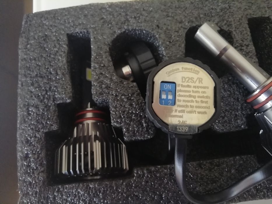 Duas lâmpadas Led D2S/R estado novo