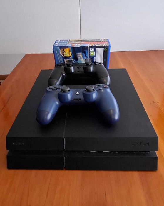 PS4 Original 1Tb + 4 jogos e 2 comandos